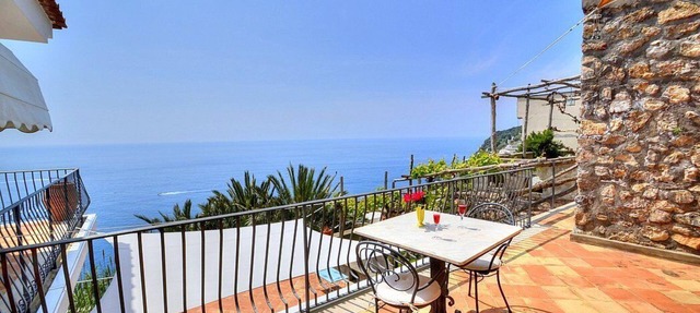 Villa Fabiola: A bright and elegant three-story villa with the fascination of the typical and ancient mediterranean houses.