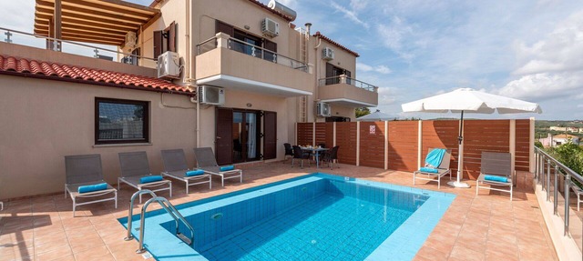 Villa Flora - Villa close to the seaside with private pool in Crete