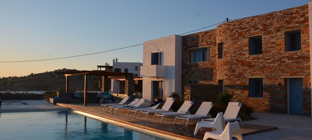 Villa Frear -Two waterfront villas with infinity pool