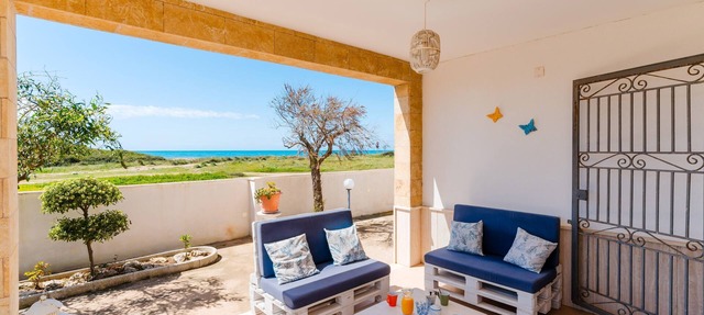 Villa 'Fronte Mare Raffaele' with sea view, private terrace and air conditioning