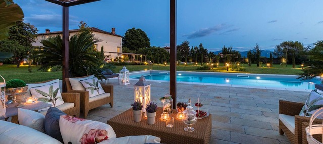 VILLA HUGO, Understated Luxury 5 Bedrooms Villa with Pool and a Welcoming Ambience