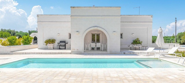 Villa in Ostuni with 3 bedrooms sleeps 6