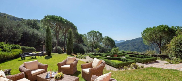 Villa in Querce with 4 bedrooms sleeps 8