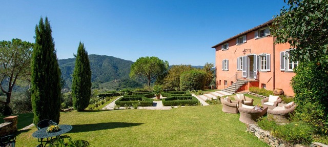 Villa in Querce with 7 bedrooms sleeps 13