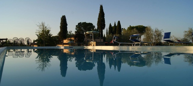 Villa /Independent home in Arezzo with 9 bedrooms sleeps 18