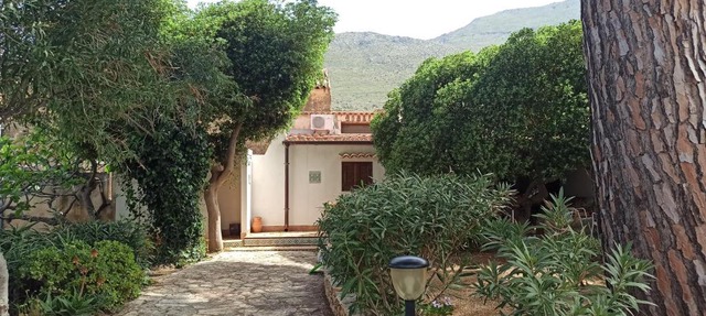 Villa indipendente con patio giardino e parcheggio