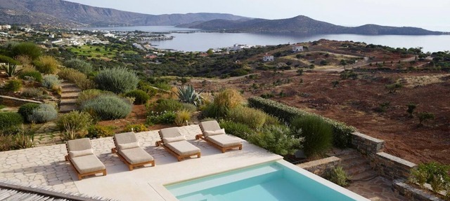 Villa King with a heated pool