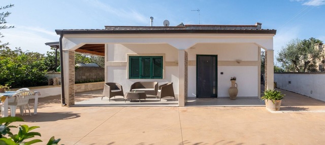 Villa 'La Collina' with Private Terrace, Wi-Fi and Air Conditioning