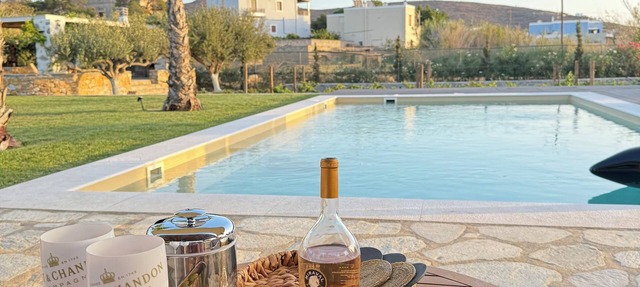 Villa Loretta: Pool, Jacuzzi & Organic Garden. 2 min from the beach!