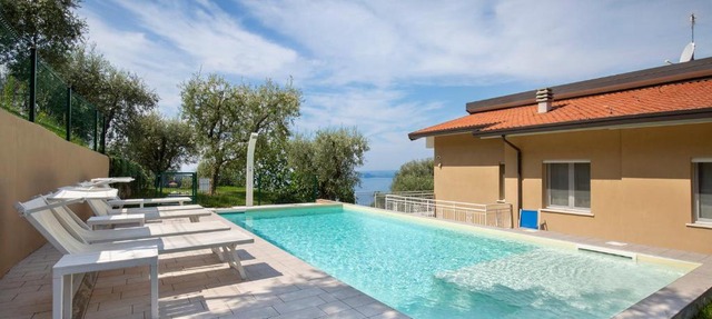 Villa Malù - APT Luisa Piscina e vista lago