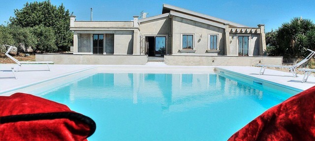 Villa Manon: A cozy and welcoming two-story villa in a quiet position, surrounded by the Sicilian countryside, with Free WI-FI.