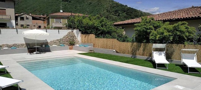 Villa Marsica E: A modern and graceful two-story apartment immersed in a splendid landscape, in the heart of a wonderful little town, with Free WI-FI.