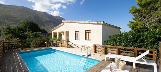 Villa Paradiso, A Villa with private Swimming Pool in Castelluzzo.