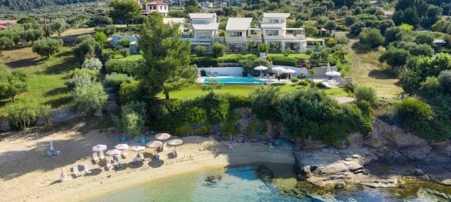 Villa Pathos: Beachfront Bliss with Pool & Panoramic Views/3 bdrs