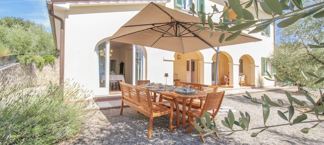 Villa Poggio Scalette: Elegance meets Comfort amidst ancient olive trees