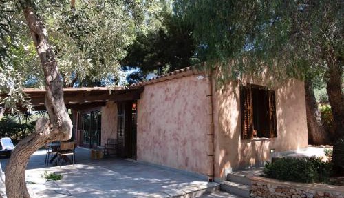 Villa Premiere immersa nel verde a Castelluzzo
