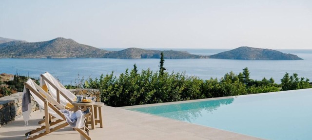 Villa Queen with a heated pool