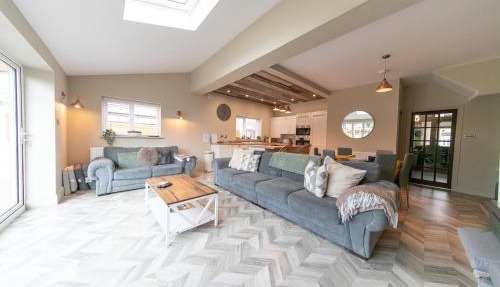 Villa Rose-Spacious Home with beautiful garden