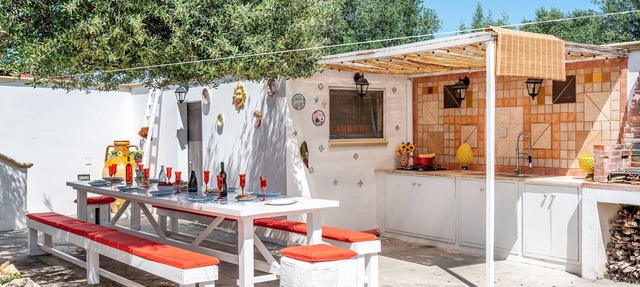 Villa Simone Vacation Villa With Garden, Sava, Italy