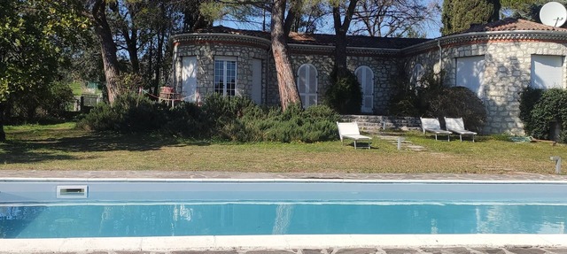 VILLA SOFIA Lake view. Large salt water pool.