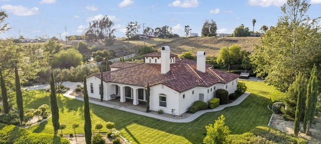 Villa Toscana - Upscale Wine Country Estate with Bridal Suite