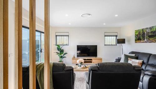Villa Two NEW 2 Bed Bath 10 min to Airport CBD