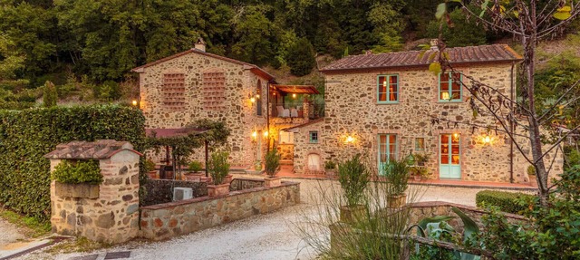 Villa Veranda with shared Pool in a Borgo