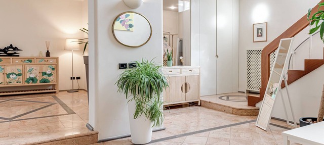 Villa 'Vicky Prato Centro' with Private Terrace, Private Garden and Wi-Fi