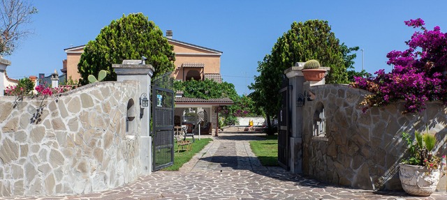 Villa with garden and children's pool, near beach, 5 bedrooms and 4 bathrooms, m707