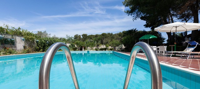 Villa with large pool and beautiful garden, 4 bedrooms, 3 bathrooms, m215