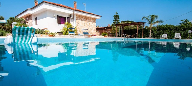 Villa with Pool in Puglia for 8 people