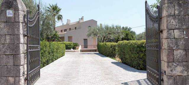 Villa with pool between the historic center of Modica and the sea