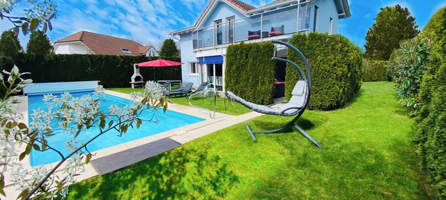 Villa with Pool: Leon’s Holiday Homes
