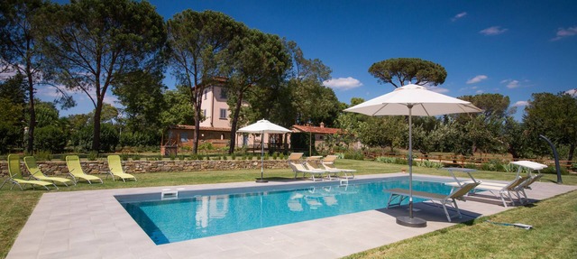 Villa with private pool, 7bedrooms, in Tuscan country between Cortona and Arezzo