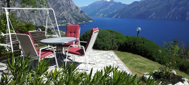 Villa with private pool and unobstructed sea and mountain view
