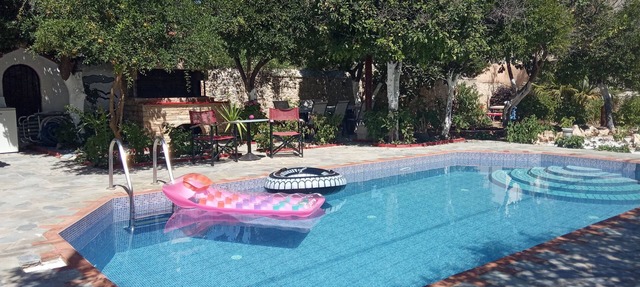 VILLA WITH PRIVE POOLGARDEN AREA, bbq , wi-fi, near sea , town, local tavern