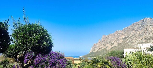 Villa with sea view, 3 minutes from the beach