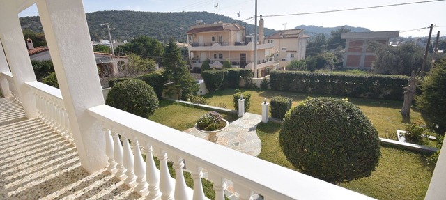 VillaVita Modern 3BR,Garden & BBQ, Walk to Beach