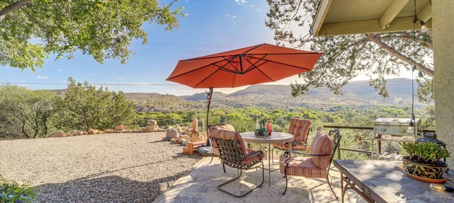 Vineyard Views & Sauna at Cornville Home!