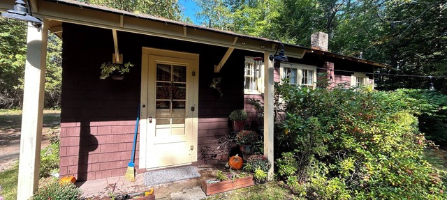 Vintage ADK Cabin- Great Deal, Perfect Location, book your Gore Mtn. trip today!