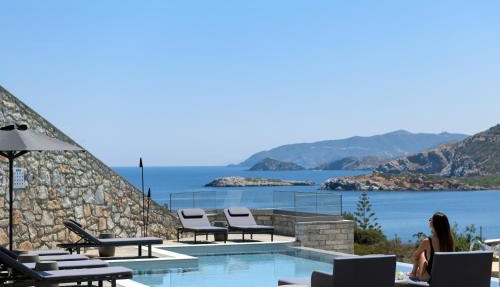 ViveVerde Villa, featuring 3 Pools - Walking distance to Beach & Shops, By ThinkVilla