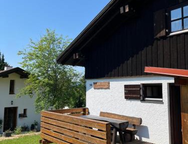 WaldQuartier l Ferienhaus l 3 Schlafzimmer l große Terrasse l Grill l WLAN