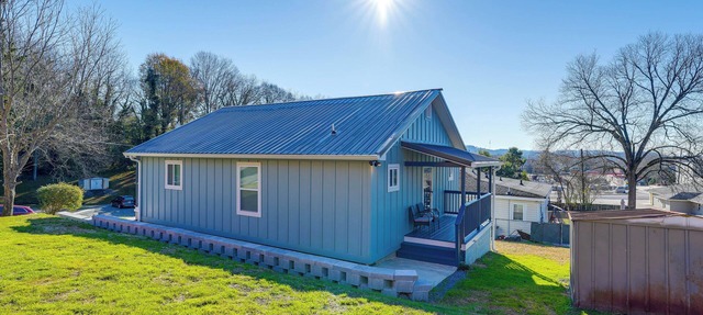 Walk Downtown: Charming Rome Abode w/Yard!