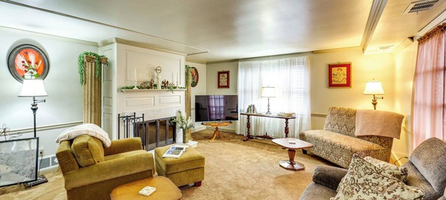Walk to Shops & Eats: Apt in Downtown Elizabeth