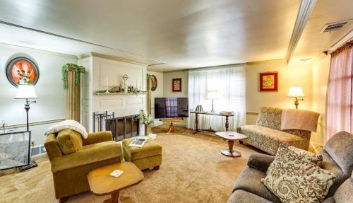 Walk to Shops & Eats: Apt in Downtown Elizabeth