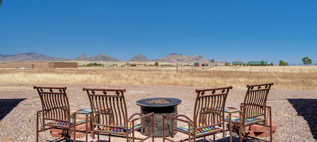 Walk to Wineries: Elgin Wine Country Retreat!