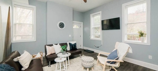 Walkable and Spacious Apt - Parking - GroupStay
