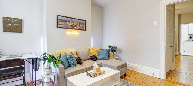 Walkable Group Getaway! 5 Mi to Dtwn Pittsburgh