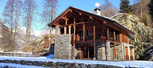 Walser chalet with 3,000sqm garden property 15 minutes from Alagna