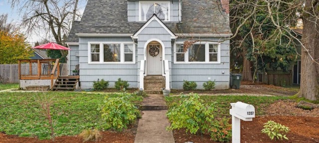 Warm and Inviting 3BR Craftsman with Big Kitchen